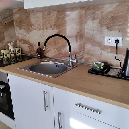 Apartament Mavros Gatos *