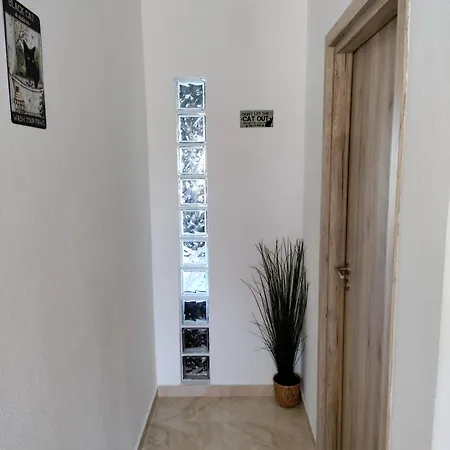 Apartament Mavros Gatos *